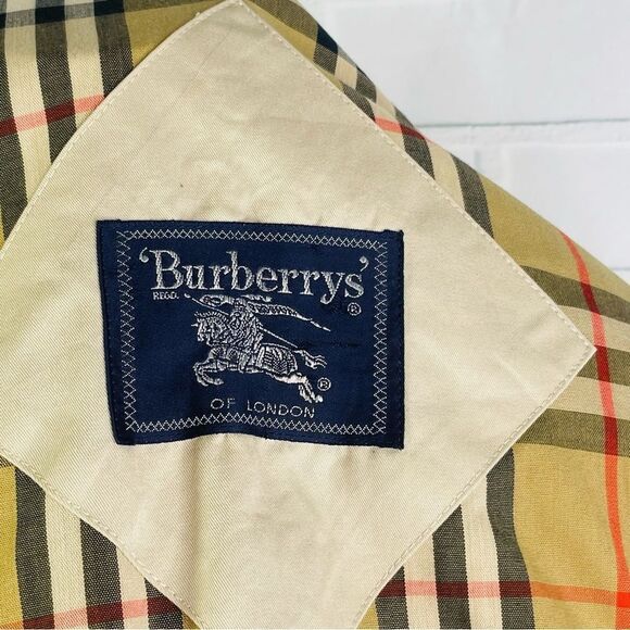 Vintage Burberrys of London Tan Trench Coat - Size XL. - Picture 10 of 14